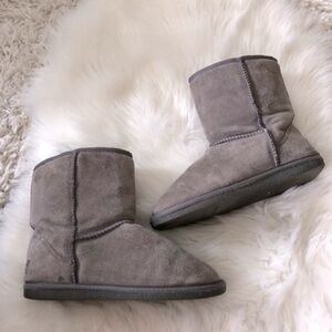 Beach Feet Australian gray Boots size 9